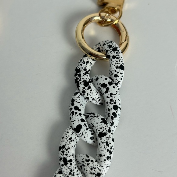 Chain link strap charm acrylic soft smooth finish white with black speckled - Picture 2 of 5